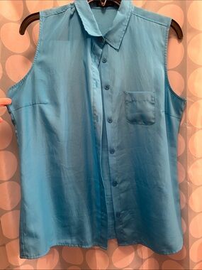 George Sleeveless Button-Up Shirt in Bright Blue